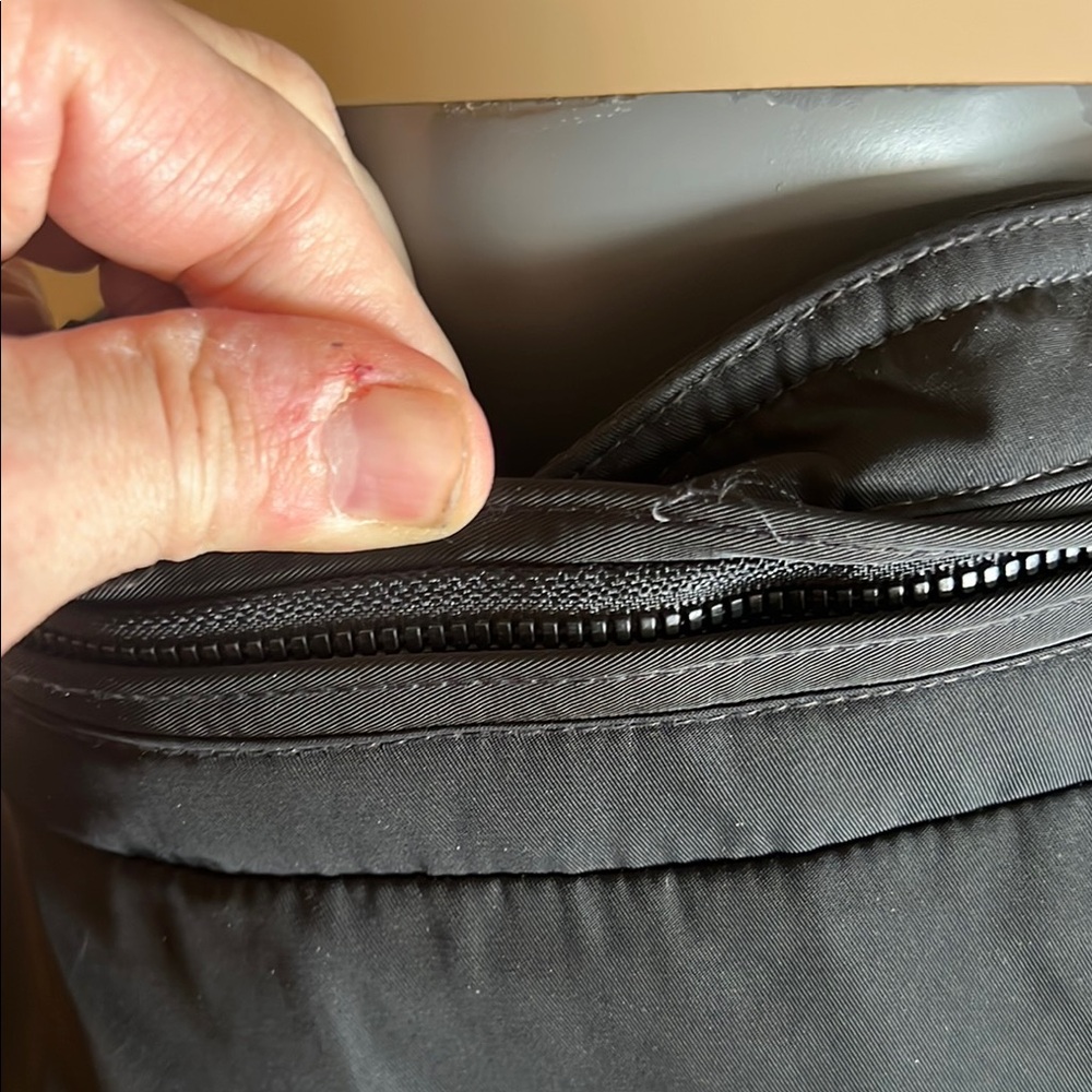 Tommy Hilfiger Men’s Black Bomber Jacket with Hidden Hood Size Large - Picture 7 of 16